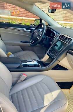 Седан Ford Fusion 2017 в 