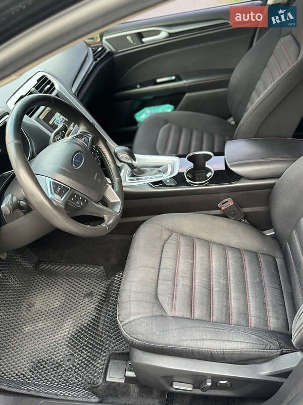 Седан Ford Fusion 2015 в Калуші