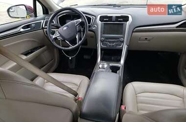 Седан Ford Fusion 2018 в 