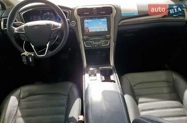 Седан Ford Fusion 2018 в 