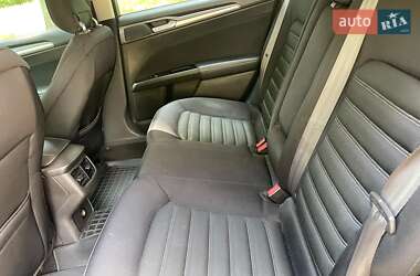 Седан Ford Fusion 2013 в 