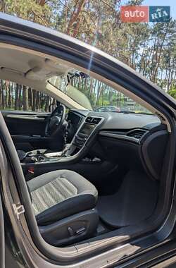 Седан Ford Fusion 2015 в 