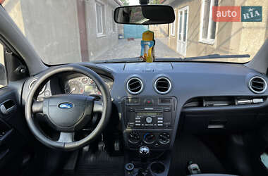 Хэтчбек Ford Fusion 2006 в 