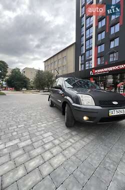 Хэтчбек Ford Fusion 2004 в 