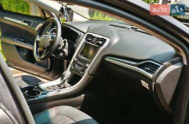 Седан Ford Fusion 2015 в 
