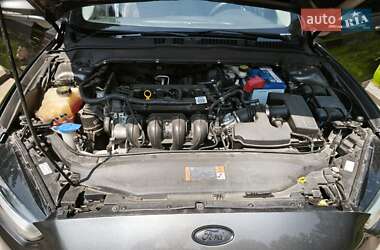 Седан Ford Fusion 2015 в 