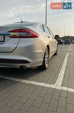 Седан Ford Fusion 2016 в 