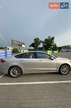 Седан Ford Fusion 2016 в 