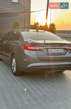 Седан Ford Fusion 2016 в 