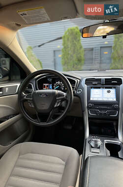 Седан Ford Fusion 2016 в 
