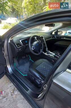 Седан Ford Fusion 2013 в 
