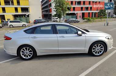 Седан Ford Fusion 2016 в 