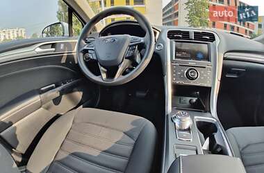 Седан Ford Fusion 2016 в 