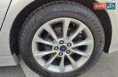 Седан Ford Fusion 2016 в 