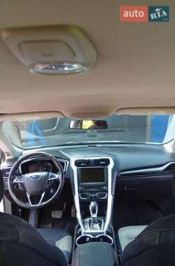 Седан Ford Fusion 2015 в 