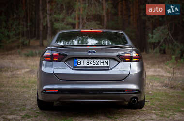Седан Ford Fusion 2013 в 