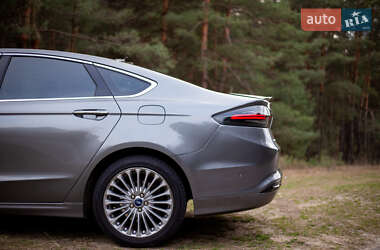 Седан Ford Fusion 2013 в 