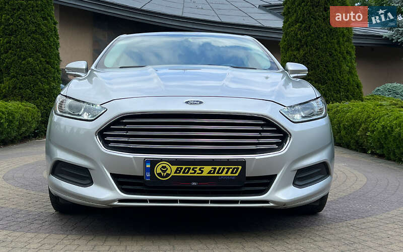 Седан Ford Fusion 2015 в Львове
