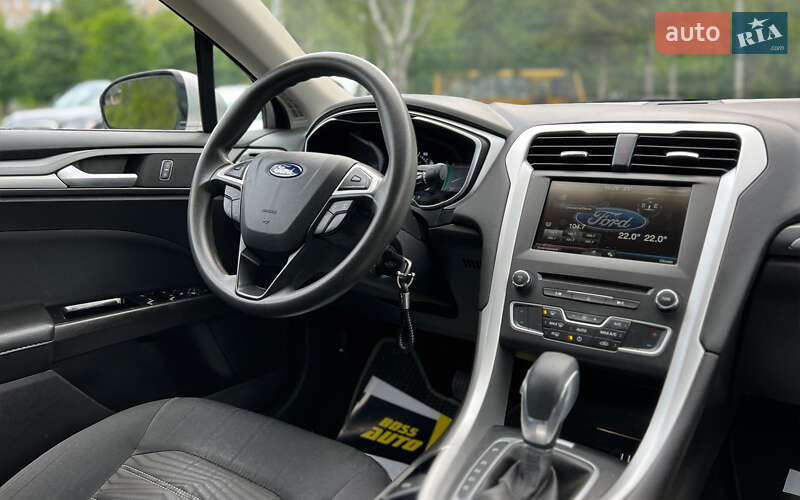Седан Ford Fusion 2015 в Львове