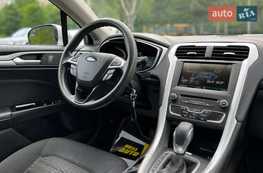 Седан Ford Fusion 2015 в 