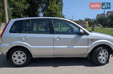 Хэтчбек Ford Fusion 2010 в 
