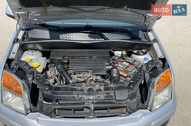 Хэтчбек Ford Fusion 2010 в 