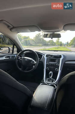 Седан Ford Fusion 2016 в 