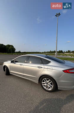 Седан Ford Fusion 2016 в 