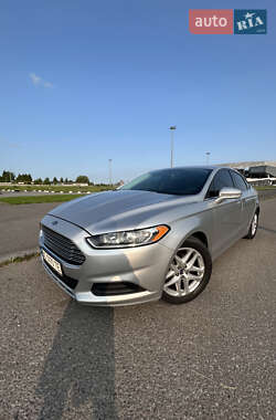 Седан Ford Fusion 2016 в 