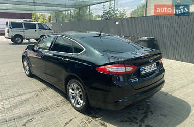 Седан Ford Fusion 2015 в 