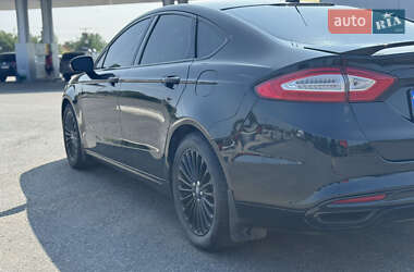 Седан Ford Fusion 2013 в 