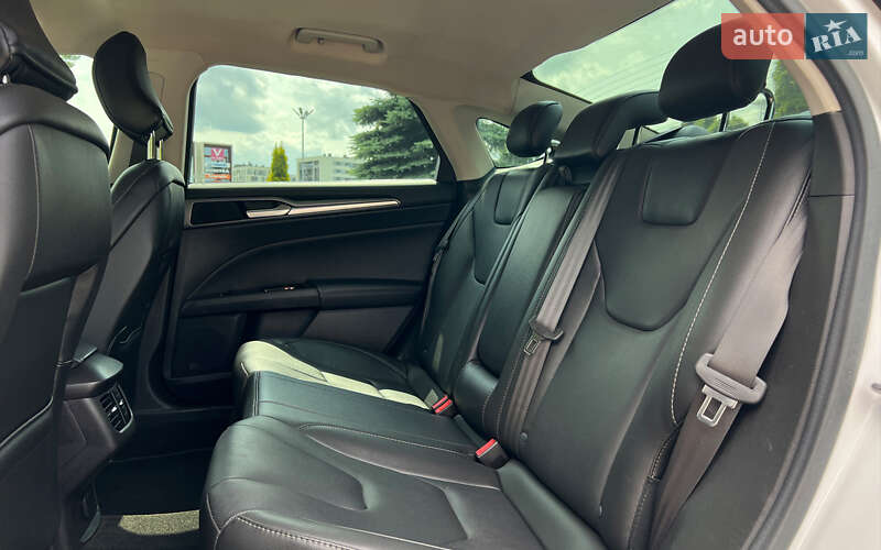 Седан Ford Fusion 2015 в Львові
