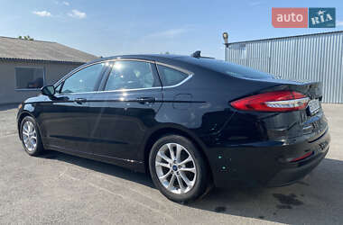 Седан Ford Fusion 2019 в 