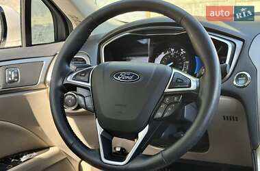 Седан Ford Fusion 2016 в 