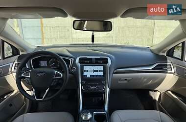 Седан Ford Fusion 2016 в 
