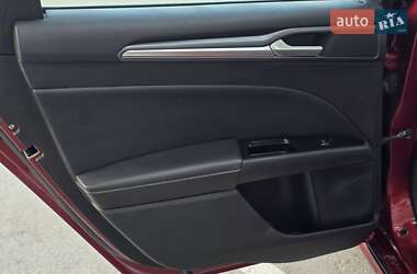Седан Ford Fusion 2013 в 