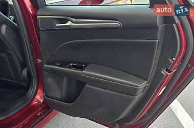 Седан Ford Fusion 2013 в 