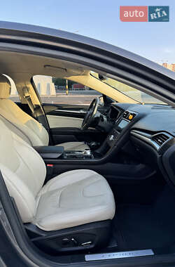 Седан Ford Fusion 2016 в 
