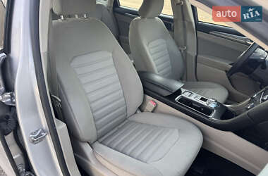 Седан Ford Fusion 2017 в 