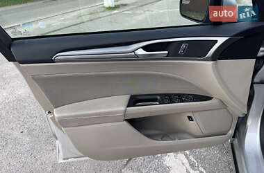 Седан Ford Fusion 2017 в 