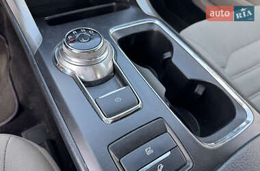 Седан Ford Fusion 2017 в 