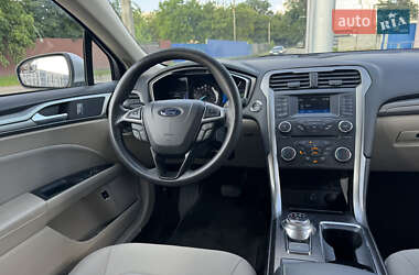 Седан Ford Fusion 2017 в 