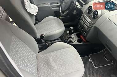 Хэтчбек Ford Fusion 2004 в 