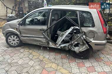 Хэтчбек Ford Fusion 2004 в 