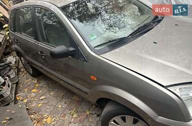 Хэтчбек Ford Fusion 2004 в 
