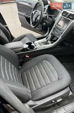 Седан Ford Fusion 2016 в 