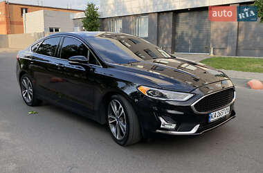 Седан Ford Fusion 2018 в 