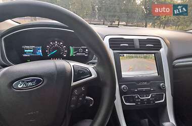 Седан Ford Fusion 2015 в 