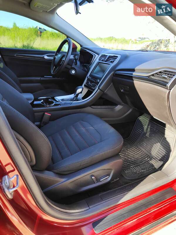 Седан Ford Fusion 2015 в Дрогобыче