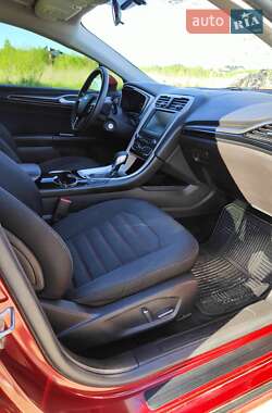 Седан Ford Fusion 2015 в 
